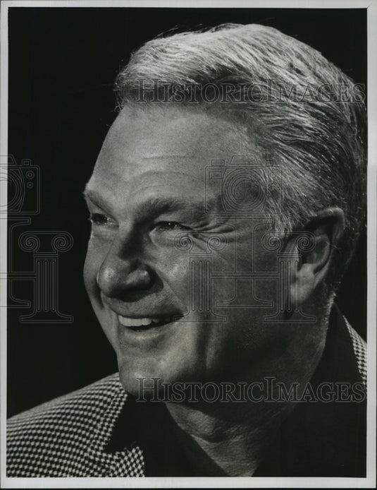Eddie Albert Guest Stars on "The Smothers Brothers Comedy Hour" - Historic Images