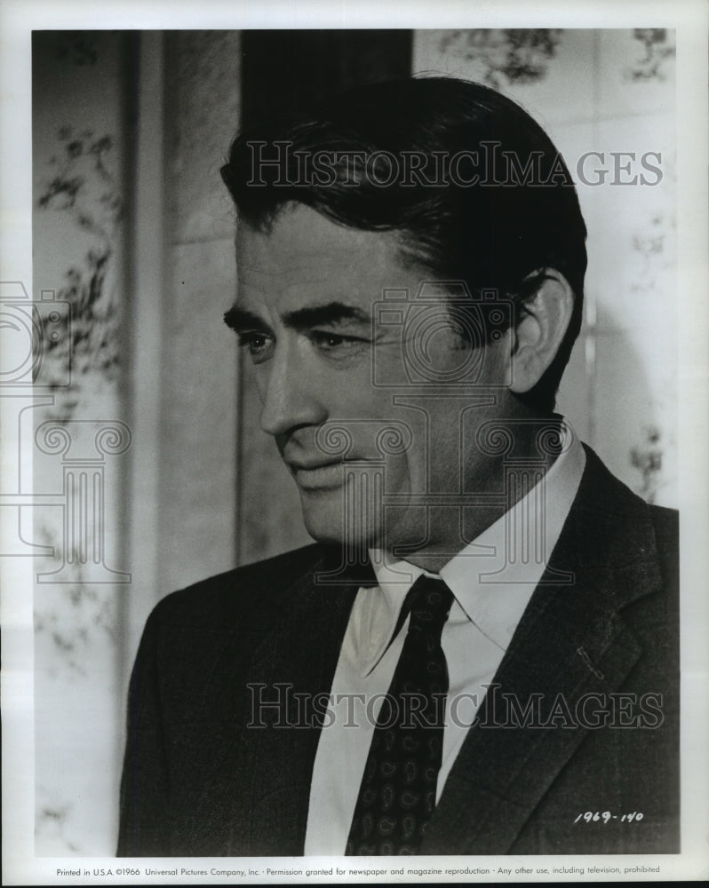 1963 Press Photo Gregory Peck Plays American Exchange Professor in &quot;Arabesque&quot; - Historic Images