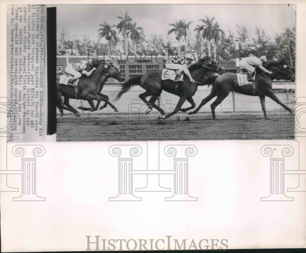 1961 Press Photo Risky Kid and Al Phonso Coy Win 4th Race at Hialeah Park - Historic Images