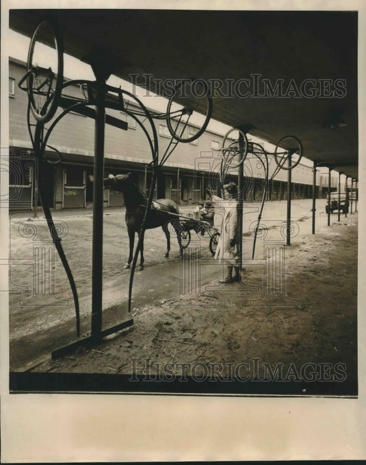 Press Photo Julian Rosino is with His Daughter Kandy in Sulky Going for a Ride - Historic Images