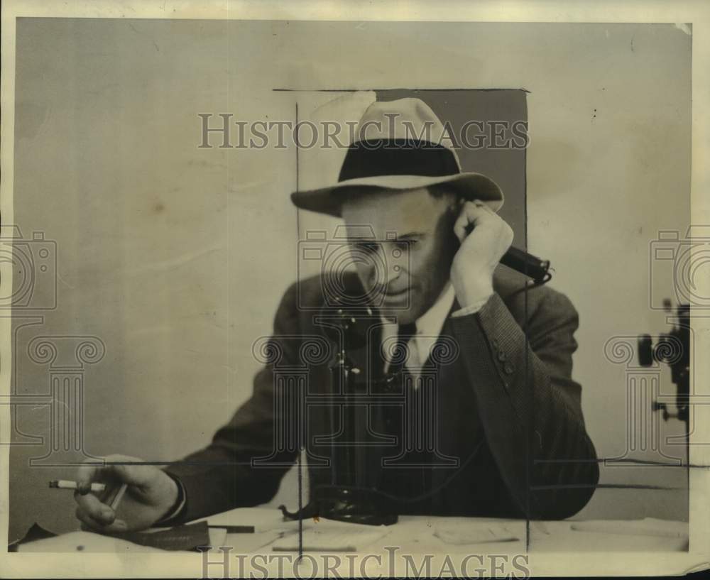 1937 Press Photo Michigan-George Boysen, Flint Alliance head shown at his office - Historic Images