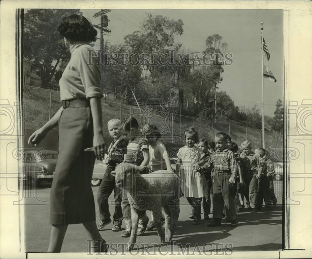 1956 Press Photo Teacher And Pupils Have A Lamb Following Them At School - Historic Images