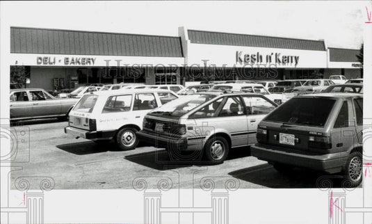 1988 Press Photo Parking area of Kash n' Karry Supermarket in St. Petersburg- Historic Images