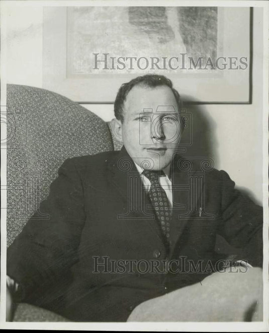 1957 Press Photo Leon Applebaum, featured artist at Seligmann's and Dusanne's- Historic Images