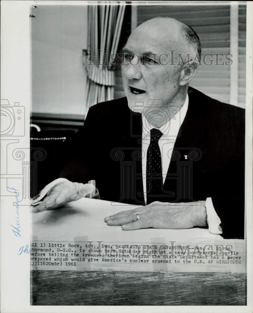 1961 Press Photo Senator J. Strom Thurmond at a news conference in Little Rock- Historic Images