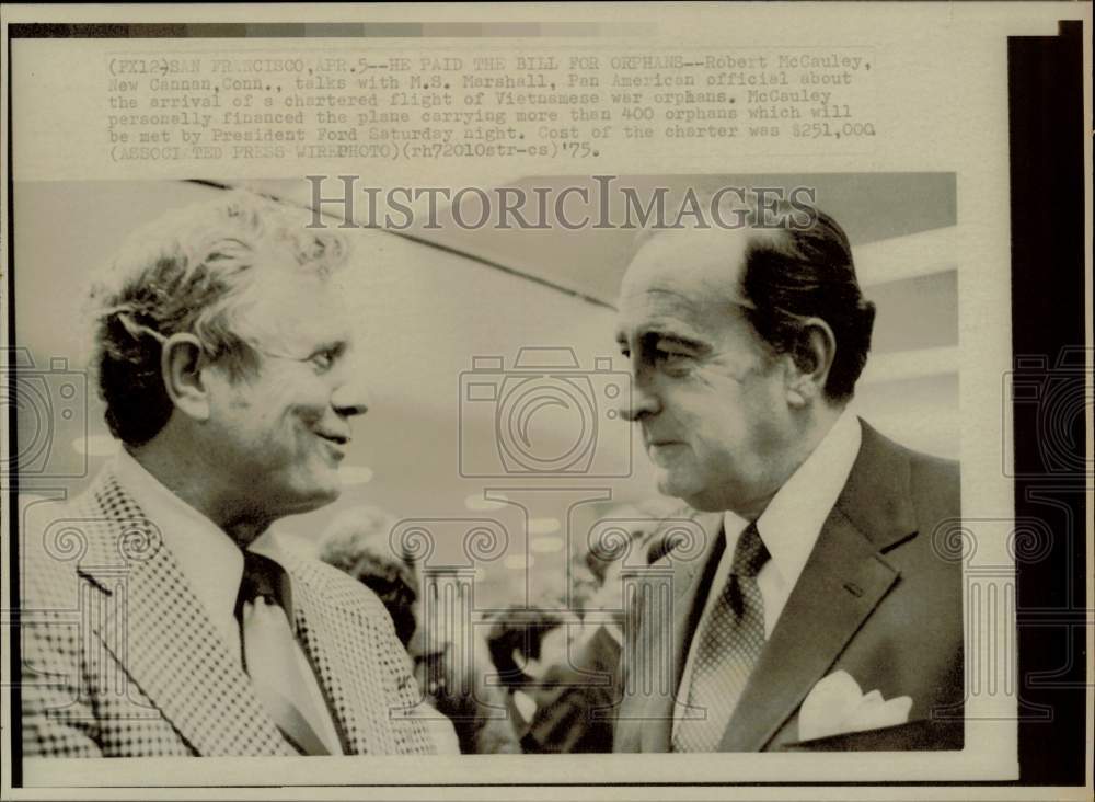 1975 Press Photo Robert McCauley talks with M.S. Marshall about Vietnam orphans- Historic Images