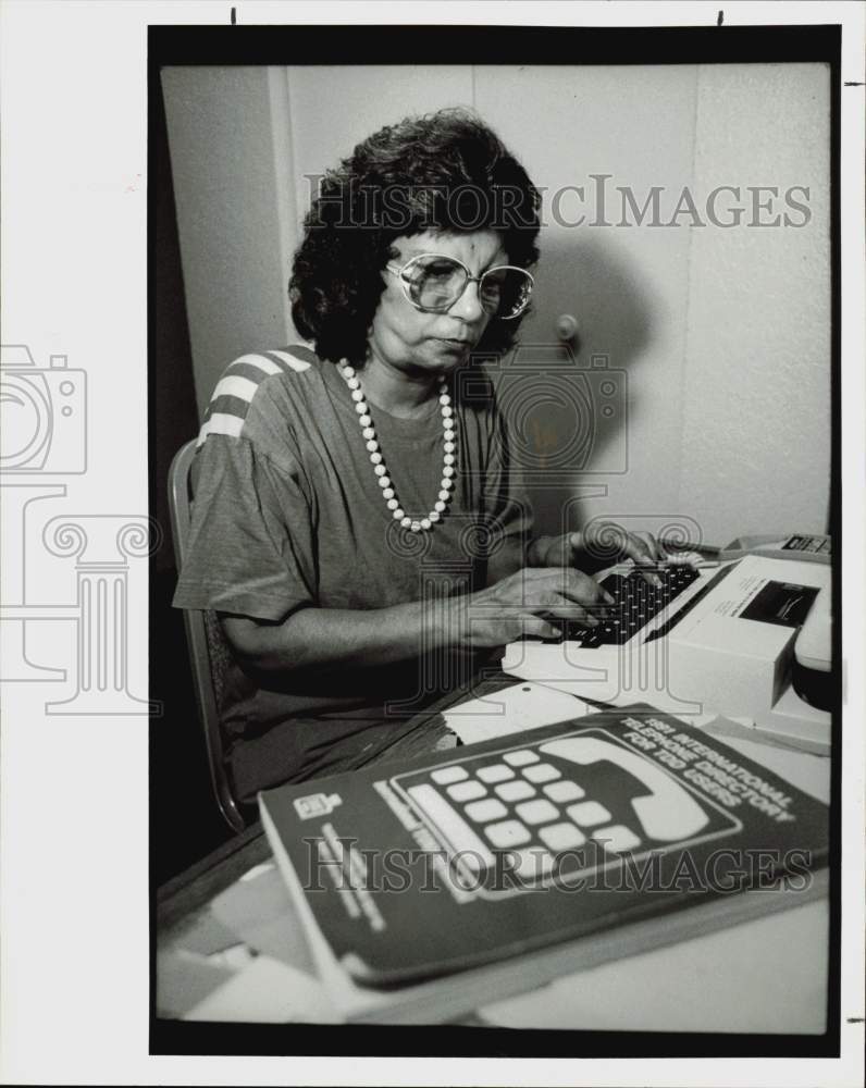 1991 Press Photo Evelyn Feichtinger of Port Richey, created &quot;TDD Datelines: USA&quot;- Historic Images