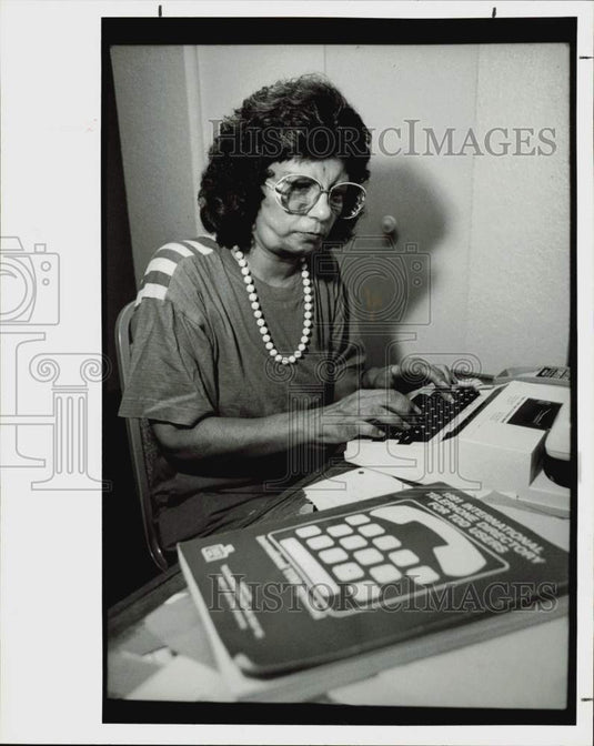 1991 Press Photo Evelyn Feichtinger of Port Richey, created "TDD Datelines: USA"- Historic Images
