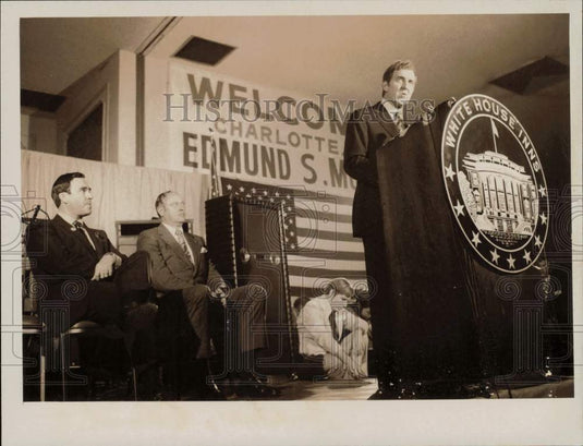 1971 Press Photo Edmund S. Muskie speaks at a conference in Charlotte- Historic Images