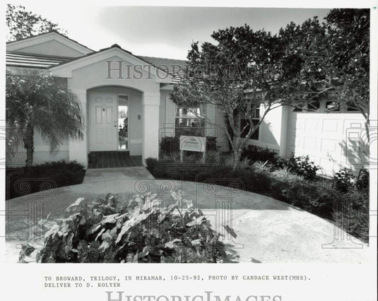 1992 Press Photo Exterior view of house for sale in Miramar - lra25449- Historic Images