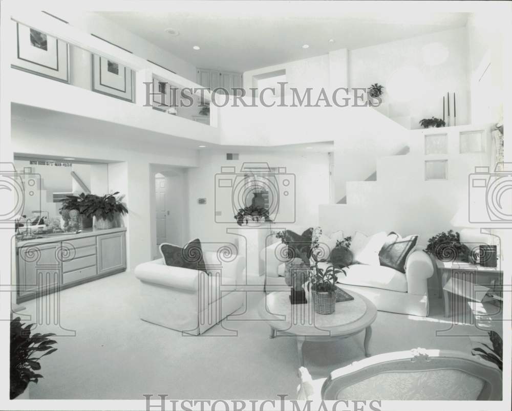 1989 Press Photo Living Room of Plan 5 Model House, Summit Crest at Dove Canyon- Historic Images