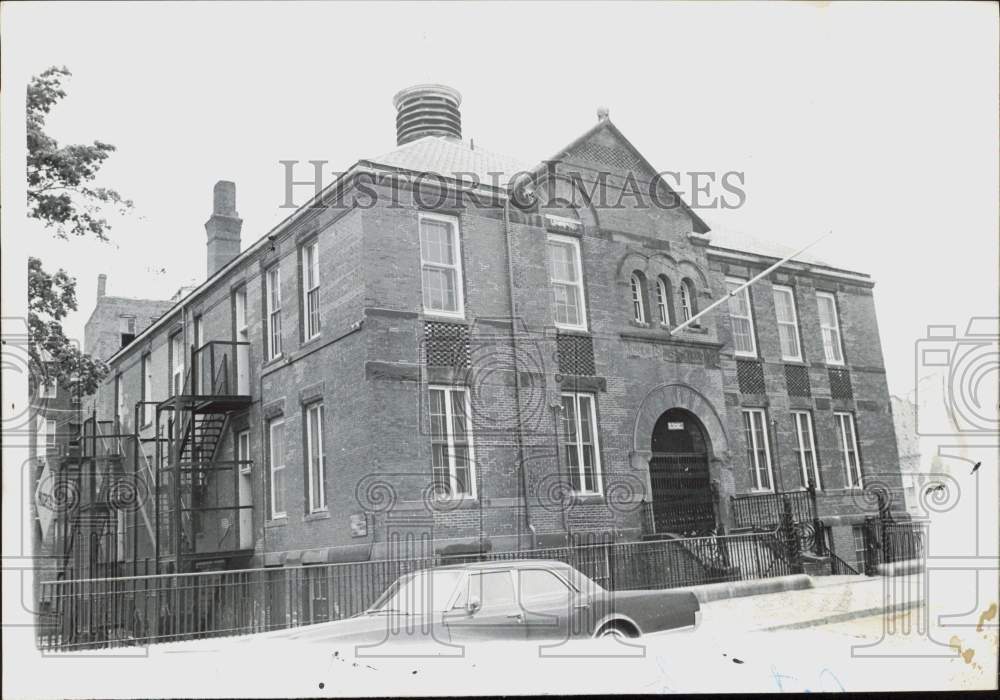 1967 Press Photo Exterior of of School Building in Boston, Massachusetts- Historic Images