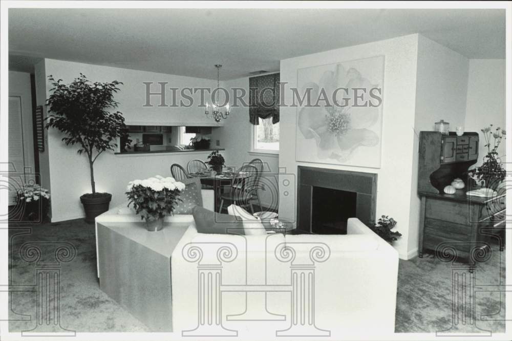 1983 Press Photo Living room in Cedar Street Commons in Charlotte, N.C.- Historic Images