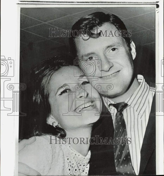 1965 Press Photo Orson Bean and Carolyn Maxwell attend a party in New York- Historic Images