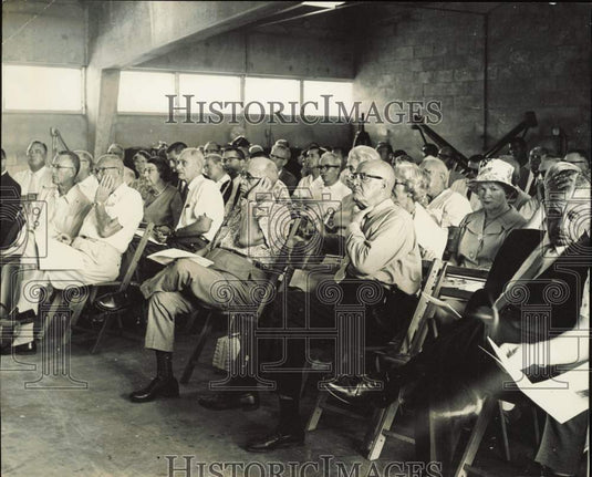 1964 Press Photo Mackey Airlines stockholders in hangar meeting, Fort Lauderdale- Historic Images
