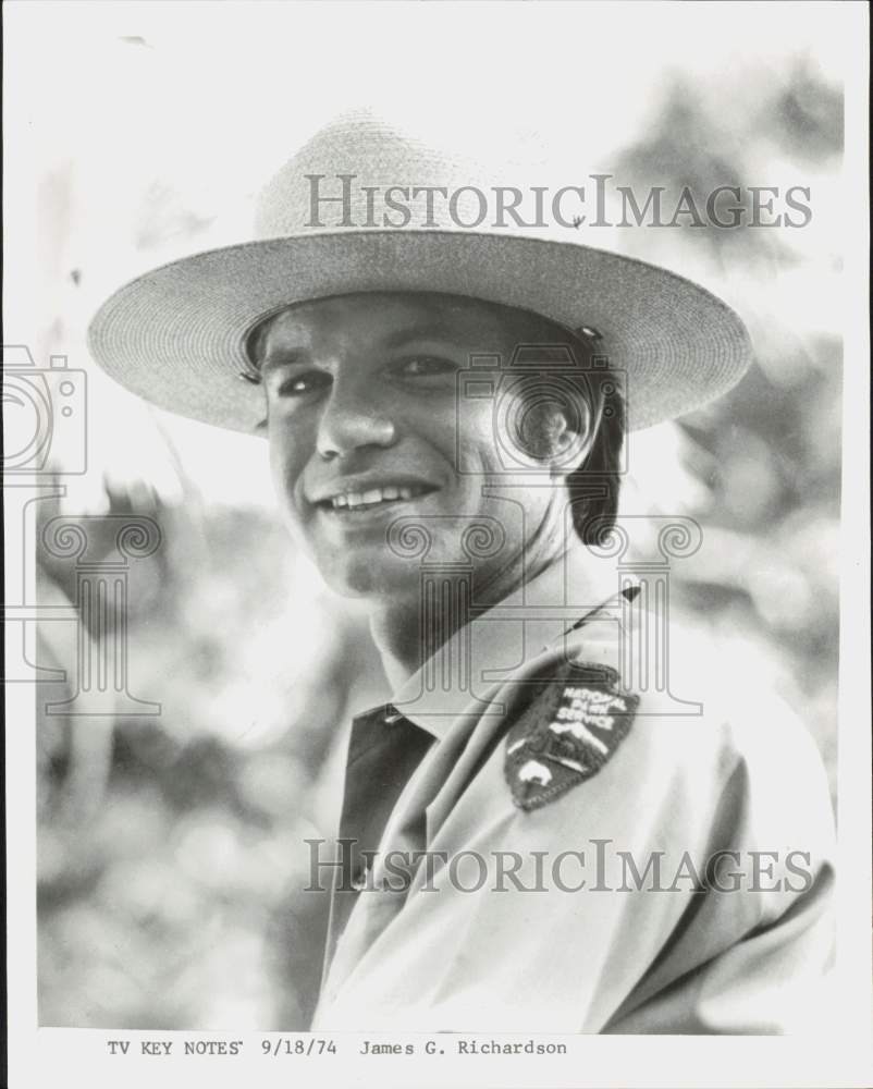 1974 Press Photo James G. Richardson, actor - lra78915- Historic Images