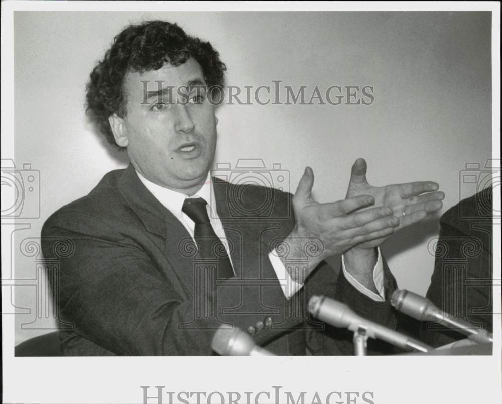 1990 Press Photo Representative Greg Sullivan at State House Press Conference- Historic Images