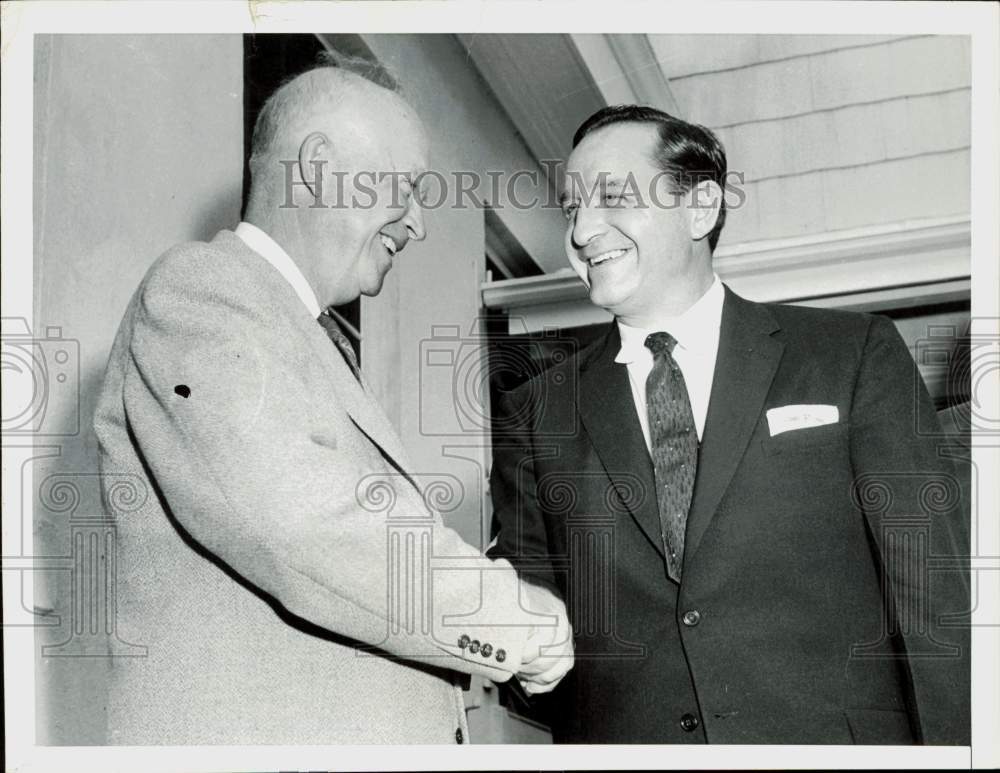 1957 Press Photo Dwight Eisenhower shakes hands with Orval Faubus in Newport- Historic Images