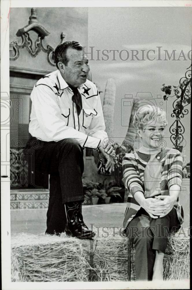 1968 Press Photo Phil Harris and Alice Faye on television set - lra85764- Historic Images