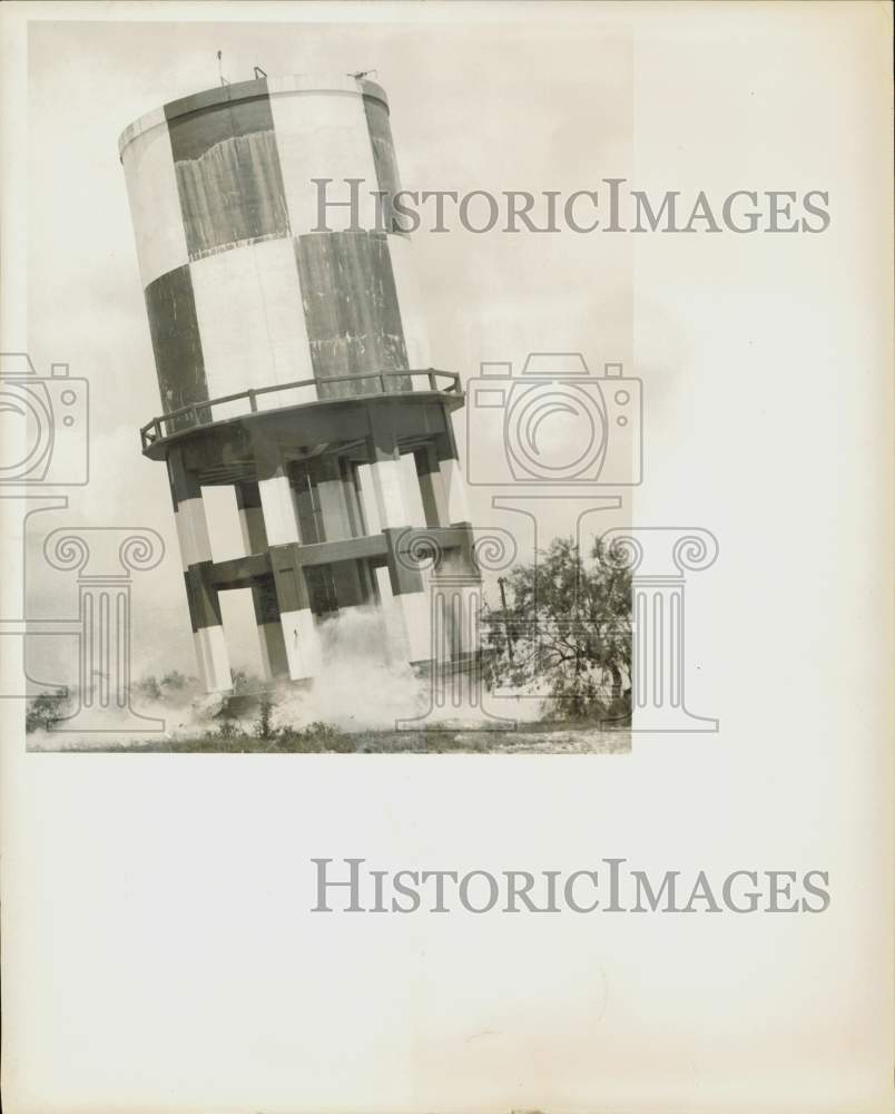 Press Photo Demolition of tower - lra85831- Historic Images