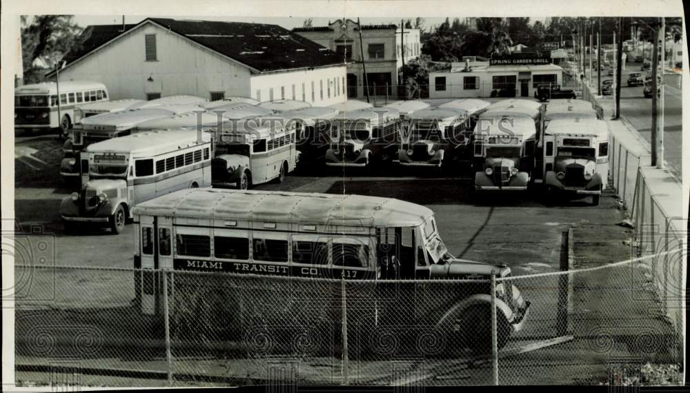 1944 Press Photo Miami Transit buses in the parking lot - lra86389- Historic Images