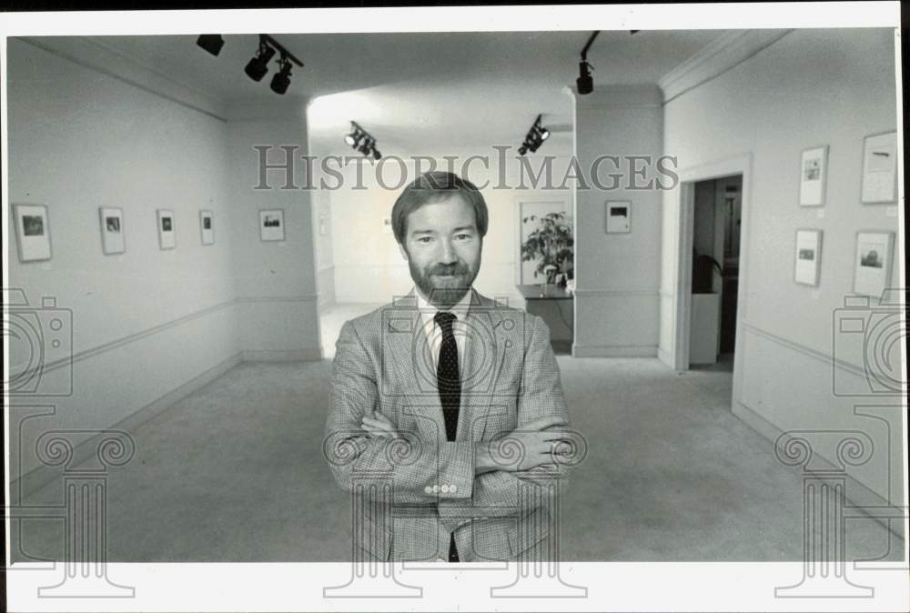 1982 Press Photo Robert Havens at his gallery in Charlotte - lra86681- Historic Images