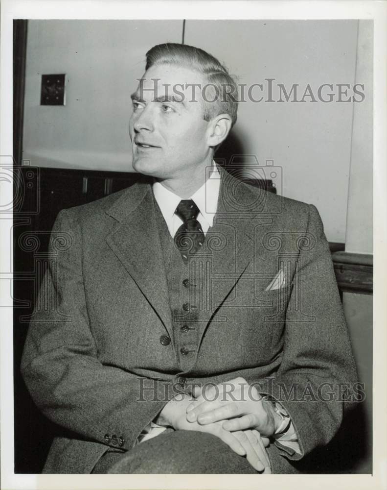 1952 Press Photo William Remington during recess in perjury trial in New York- Historic Images