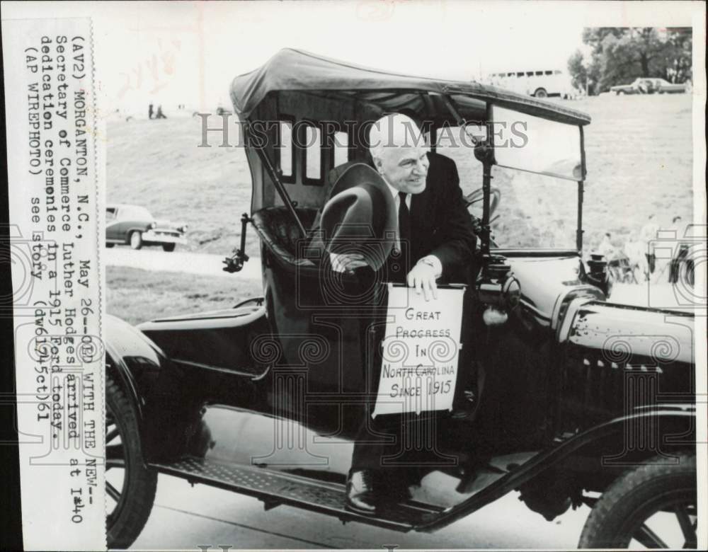 1961 Press Photo Luther Hodges arrives in at I-40 dedication in Morganton- Historic Images