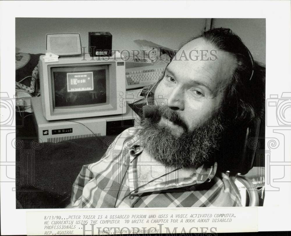 1990 Press Photo Disabled Peter Trier uses a voice activated computer in Fresno- Historic Images