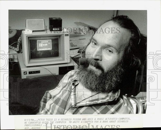 1990 Press Photo Disabled Peter Trier uses a voice activated computer in Fresno- Historic Images