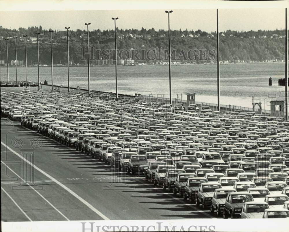 1981 Press Photo Huge numbers of imported cars from Japan at Pier 90 in Seattle- Historic Images