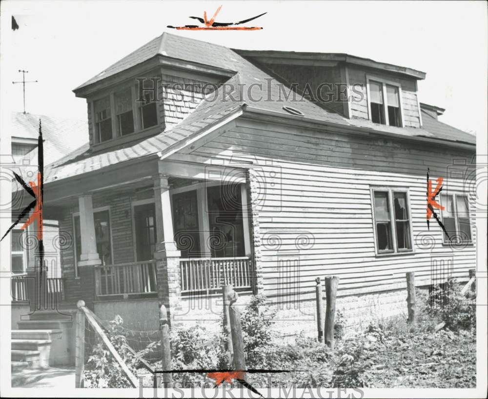 1964 Press Photo Exterior view of a dilapidated house at 520 Conner in Detroit- Historic Images