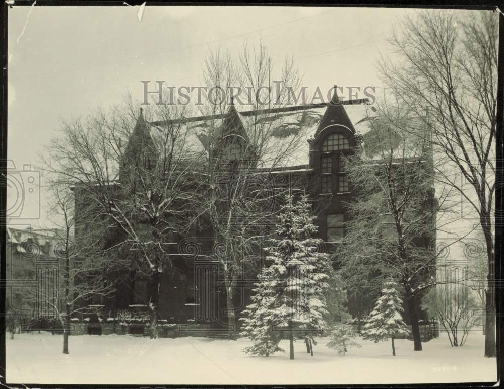 1925 Press Photo Winter scene at St. Paul University's Science Hall - lrb00395- Historic Images