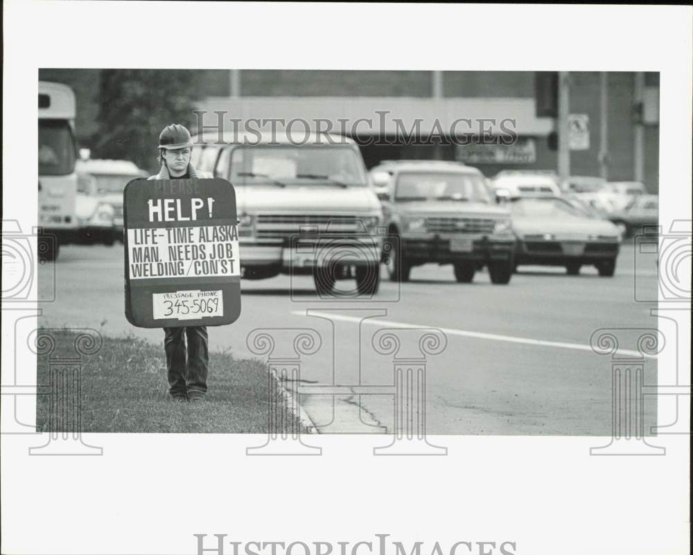 1986 Press Photo Mike Higgins with Welding Job Wanted Sign, Anchorage- Historic Images