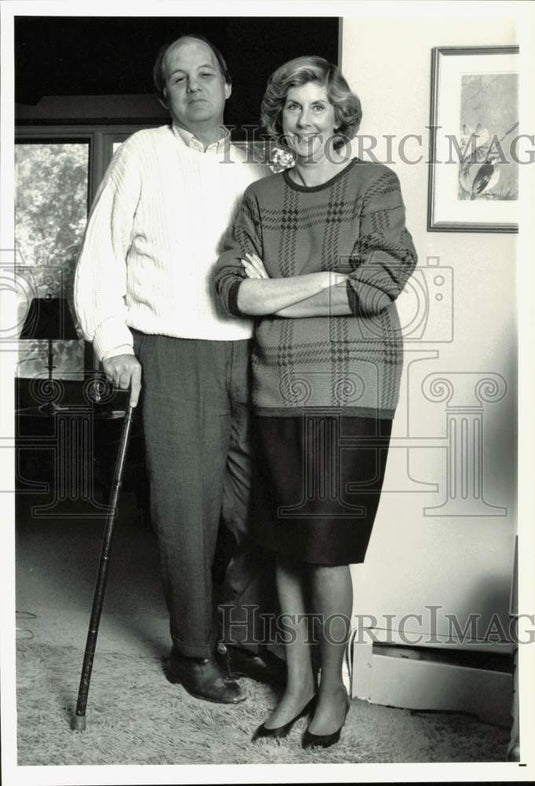 1987 Press Photo Sarah Brady with husband James at their Arlington home- Historic Images
