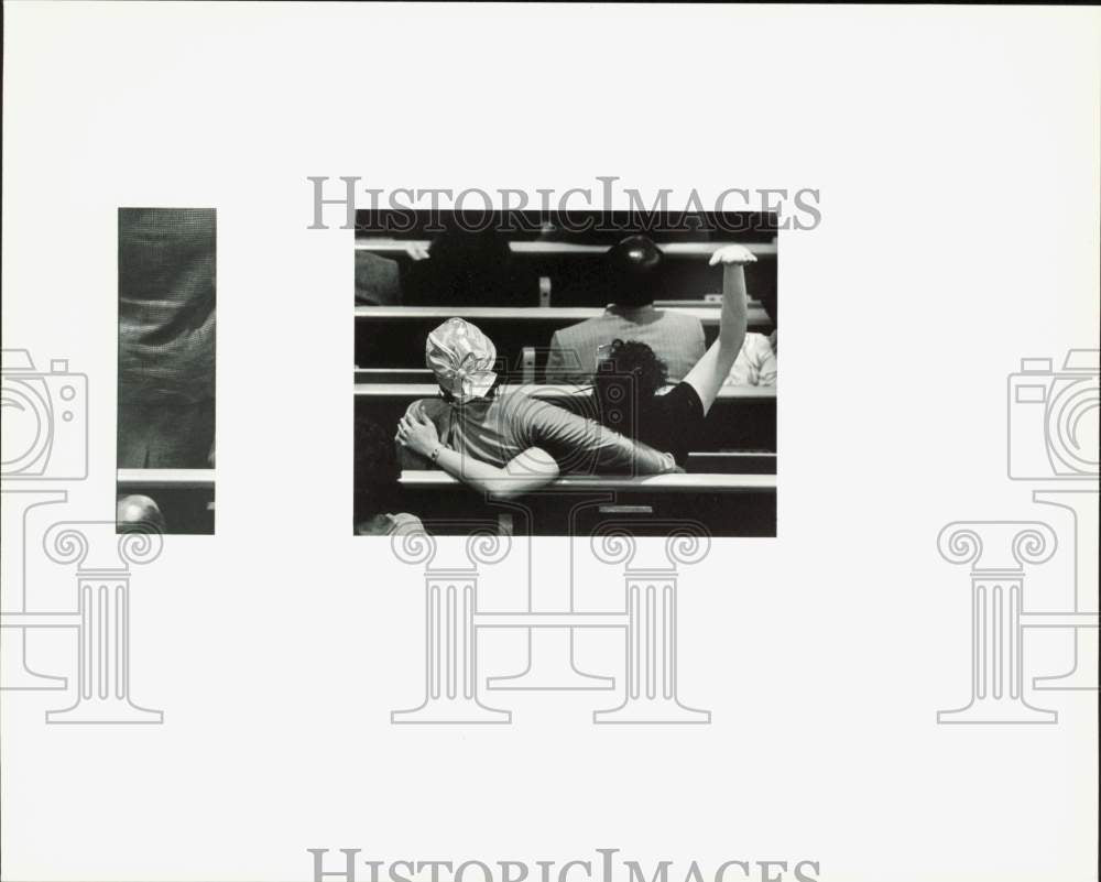 1988 Press Photo Women are moved by music at Shiloh Missionary Baptist Church- Historic Images