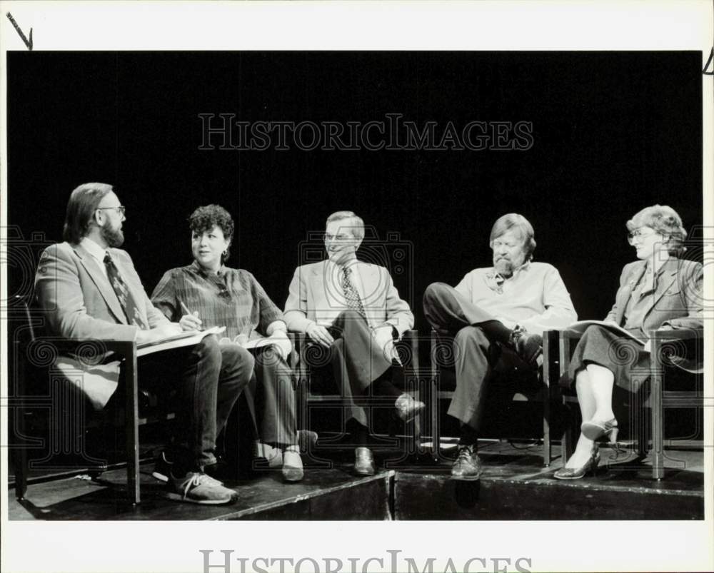 1982 Press Photo Group During a Panel Discussion - lrb12963- Historic Images