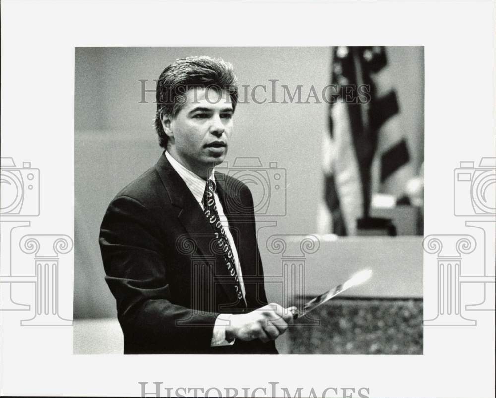 1995 Press Photo Defense Attorney Michael Dieni at trial of Jack Earl, Alaska- Historic Images