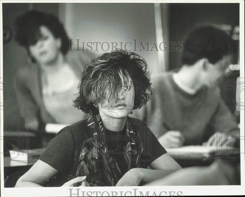 1986 Press Photo Sara Rashad in History Class at Steller School - lrb17164- Historic Images