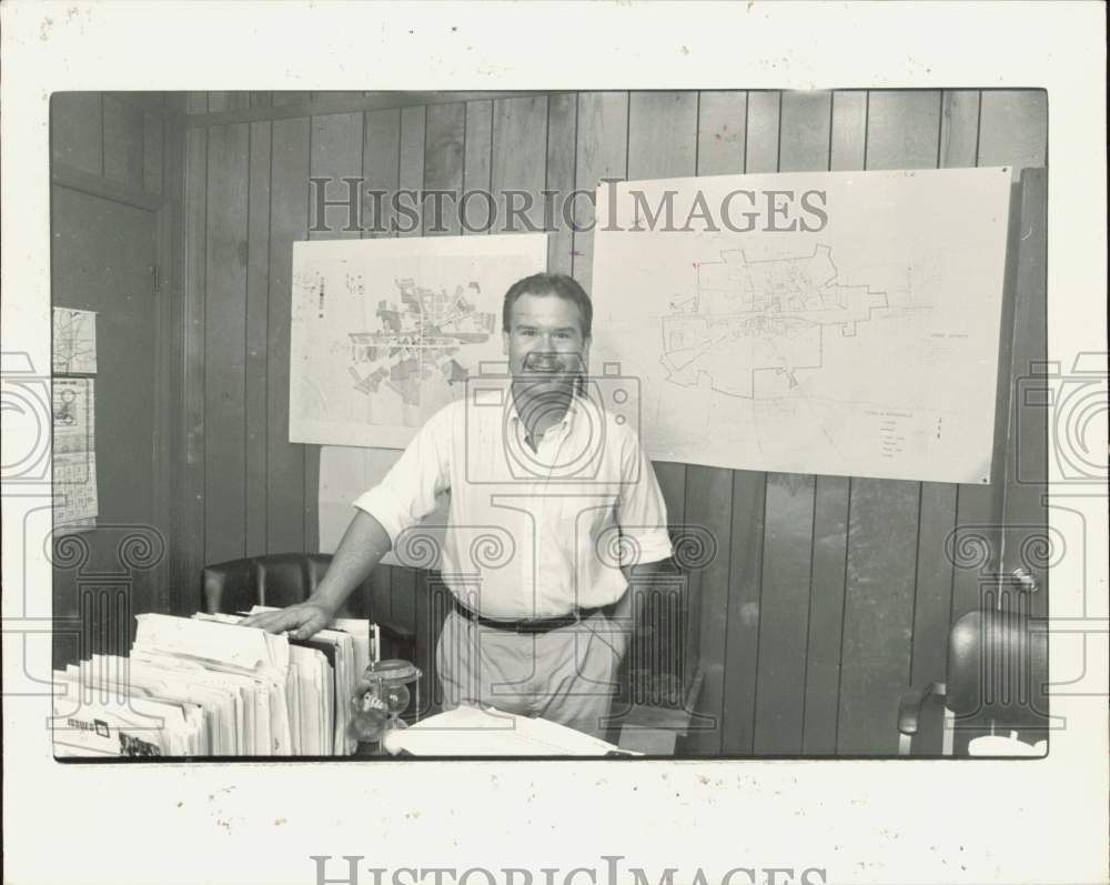 1988 Press Photo H. Ayers Webster, Marshville Town Administrator in Office- Historic Images