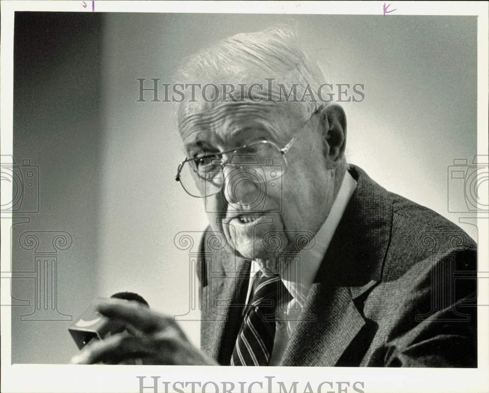 1985 Press Photo J. Norman Pease speaks at IBM lunch for the Chamber of Commerce- Historic Images