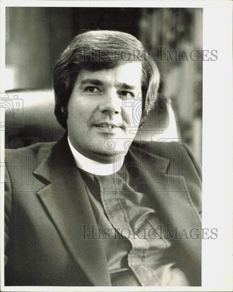 1980 Press Photo Dennis Maynard in his office - lrb22969- Historic Images