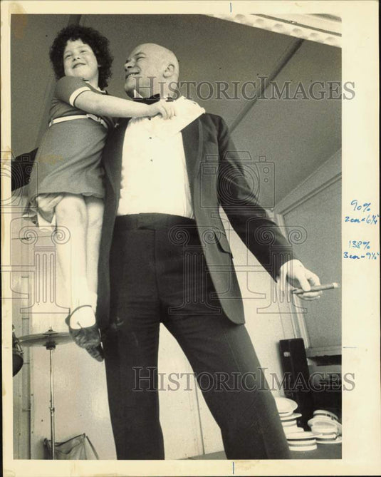 1982 Press Photo Actors in a scene from 