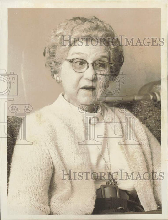 1973 Press Photo Mrs. Howell discusses cancer research in North Carolina- Historic Images