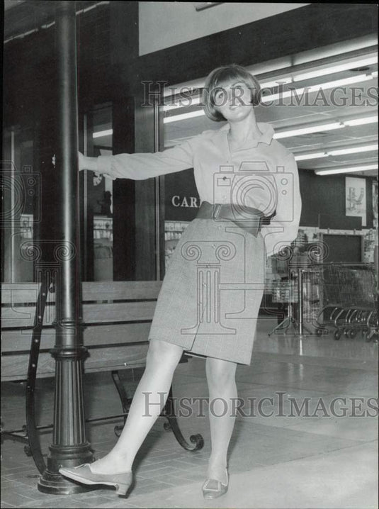 1968 Press Photo Rayna Bagoy modeling shirt 'n skirt fashion, Alaska - lrb25361- Historic Images
