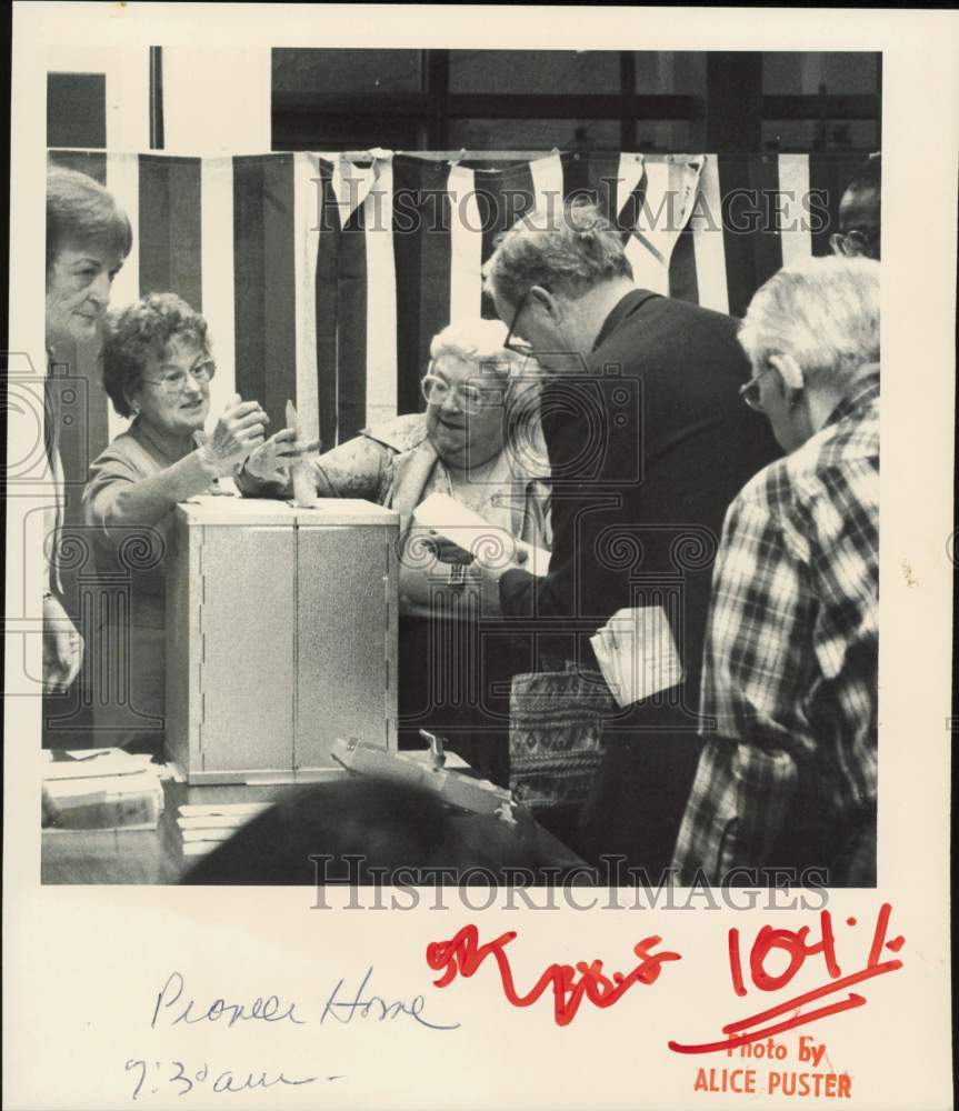 1987 Press Photo People voting at Pioneer Home, Alaska - lrb31589- Historic Images