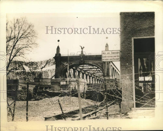World War II scene of destruction in France - Historic Images