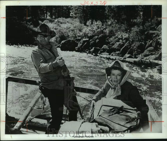 1975 Press Photo Katharine Hepburn and John Wayne star in "Rooster Cogburn" - Historic Images
