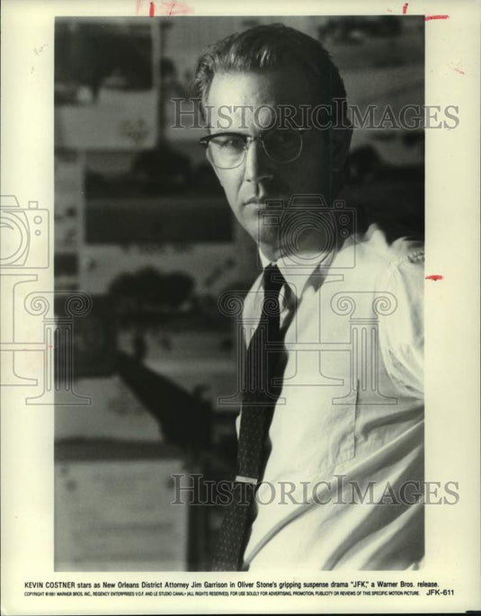 1991 Kevin Costner stars as an attorney in the movie "JFK" - Historic Images