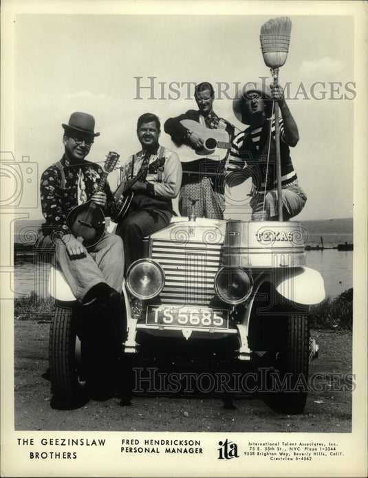1963 Press Photo Members of The Geezinslaw Brothers, folk singers. - lrp29127 - Historic Images